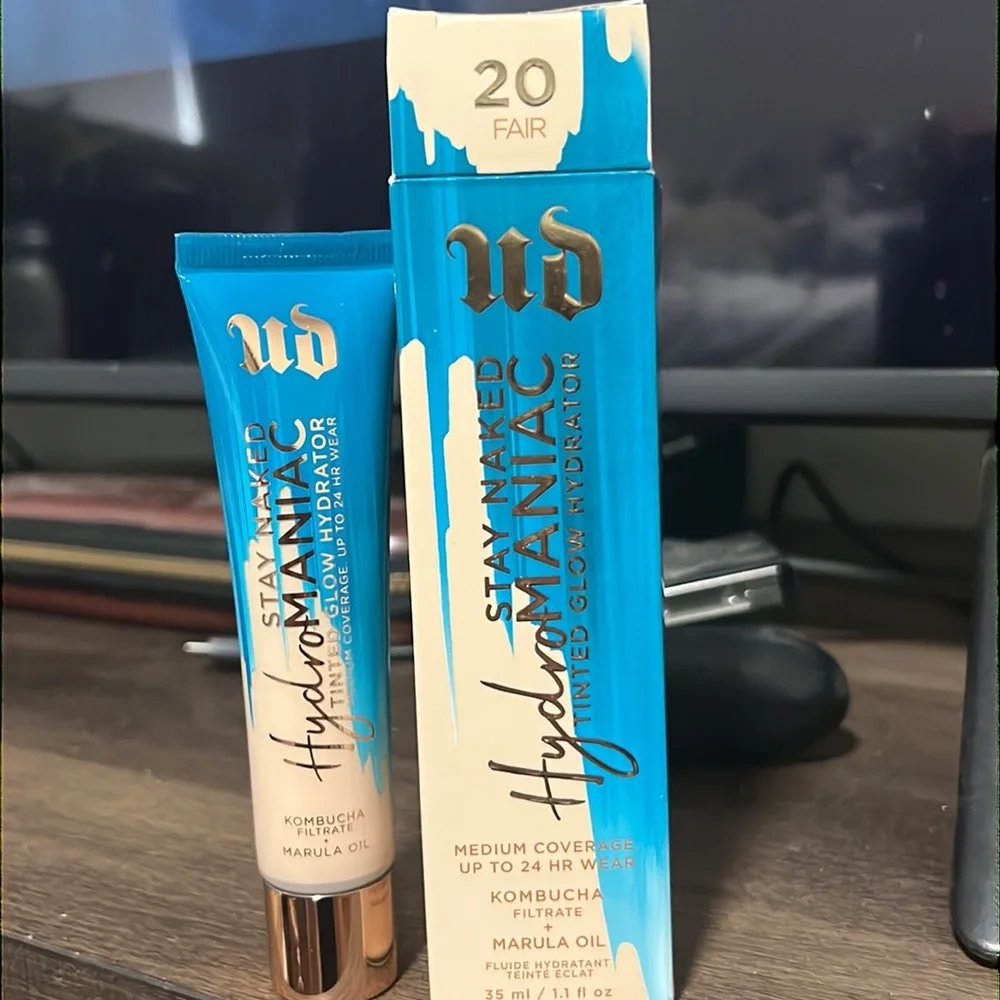 ♣️🌙Urban Decay Fair Stay Naked Hydromaniac Tinted Glow Hydrator